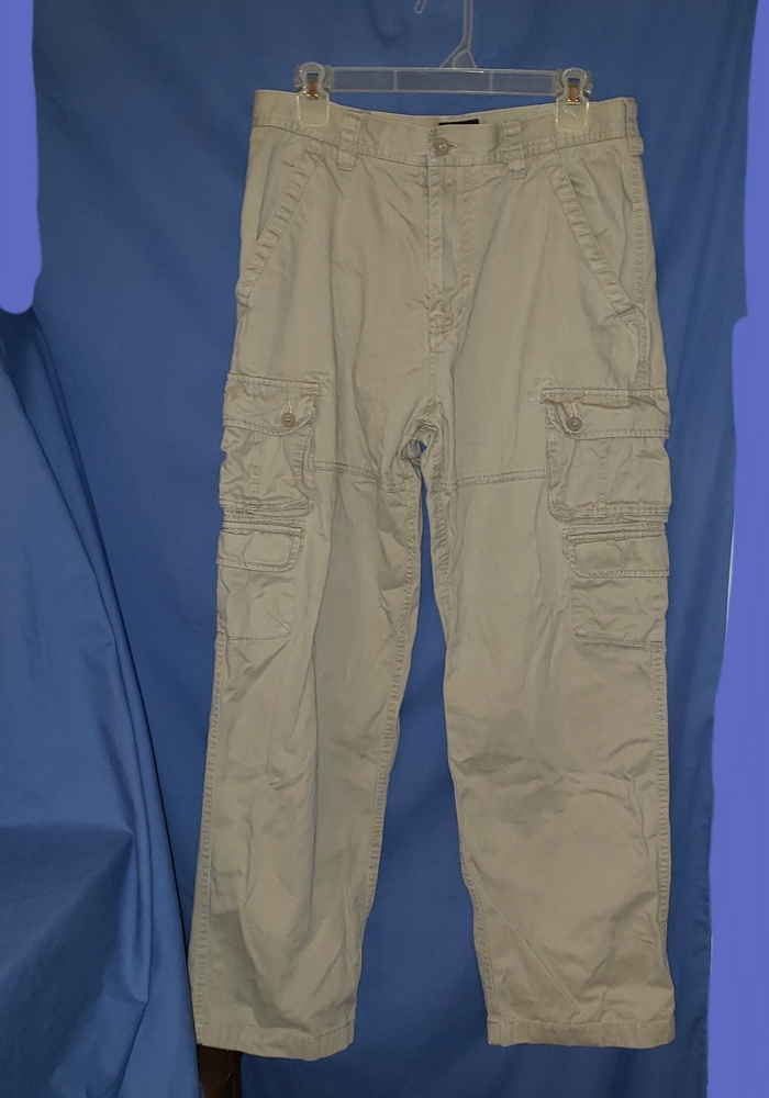 🛑Last Chance🛑 Khaki Cargo pants (Bass) 32x30.